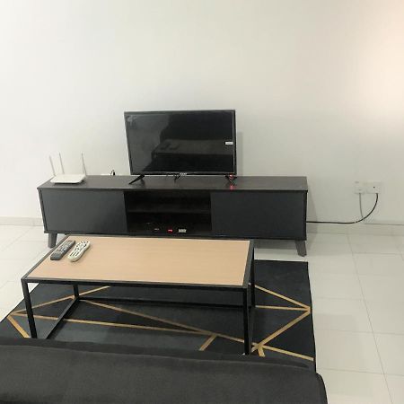 Oyo 90493 Jl Homestay Segamat Exterior foto
