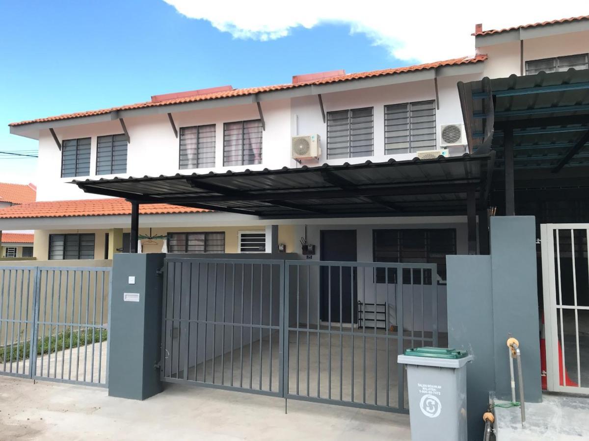 Oyo 90493 Jl Homestay Segamat Exterior foto