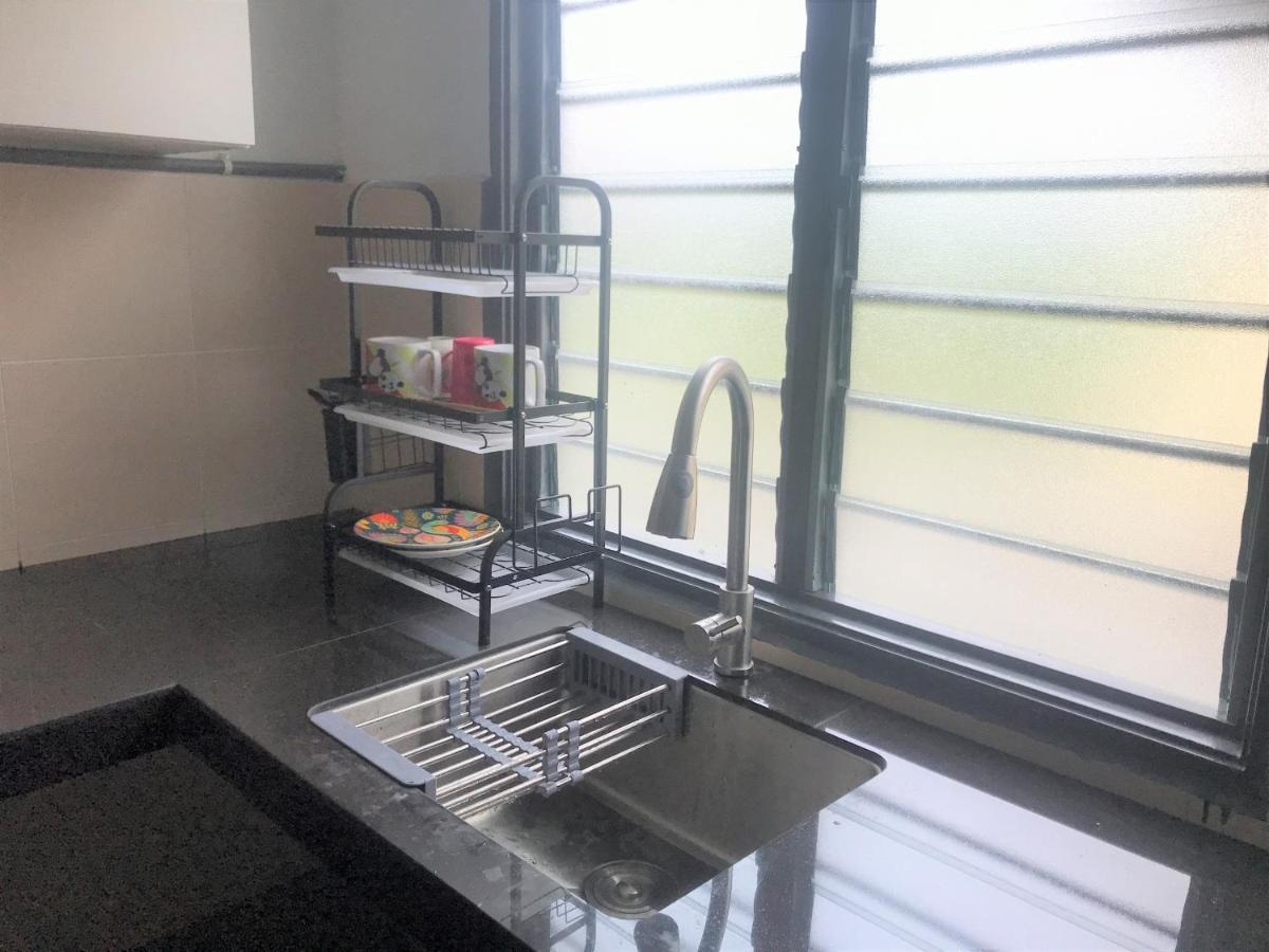 Oyo 90493 Jl Homestay Segamat Exterior foto