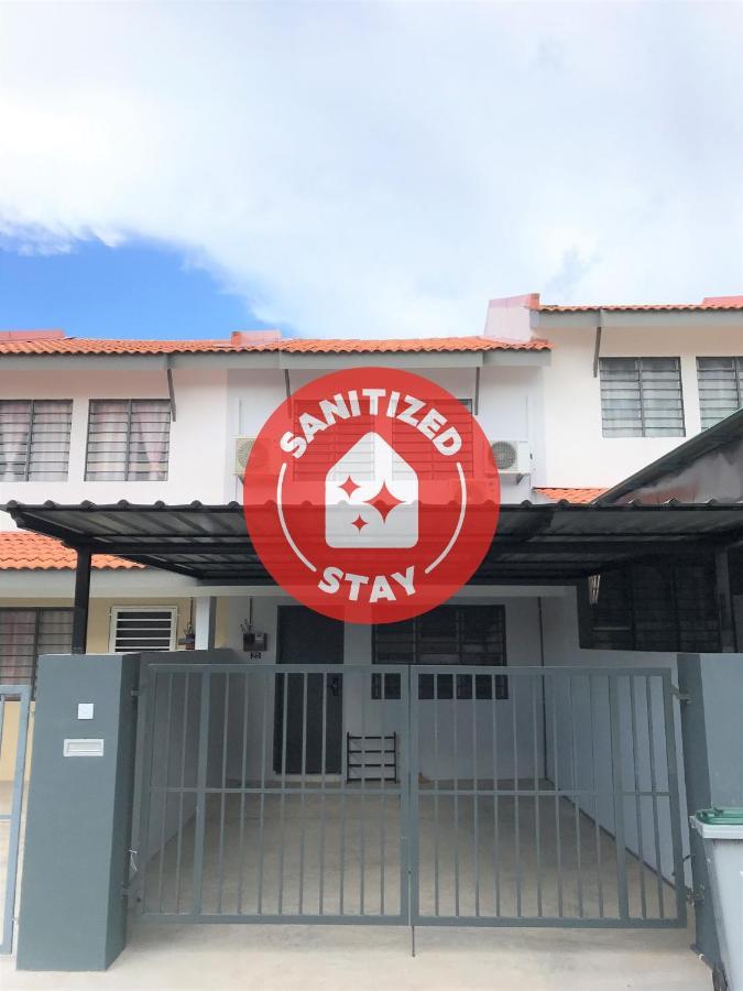 Oyo 90493 Jl Homestay Segamat Exterior foto