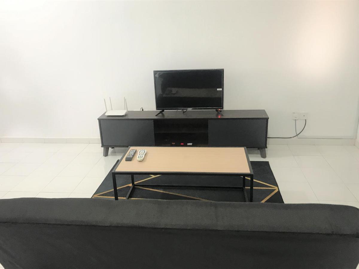 Oyo 90493 Jl Homestay Segamat Exterior foto