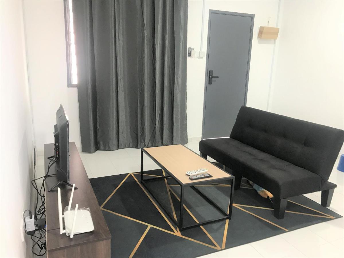 Oyo 90493 Jl Homestay Segamat Exterior foto