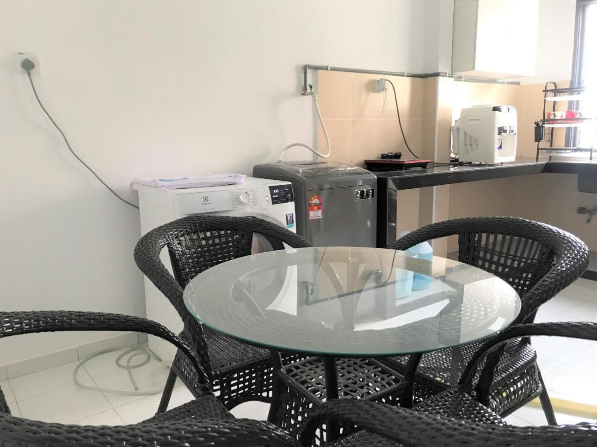 Oyo 90493 Jl Homestay Segamat Exterior foto