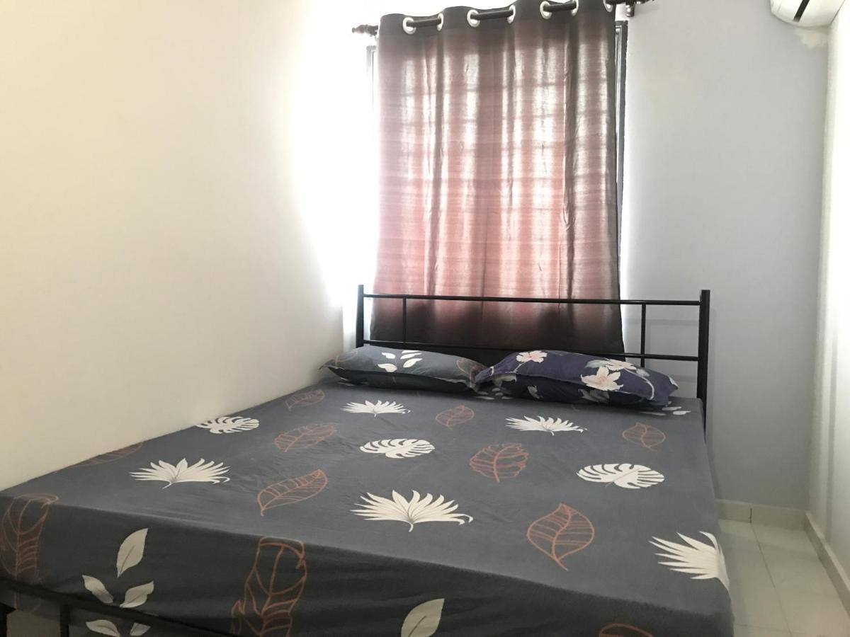 Oyo 90493 Jl Homestay Segamat Exterior foto