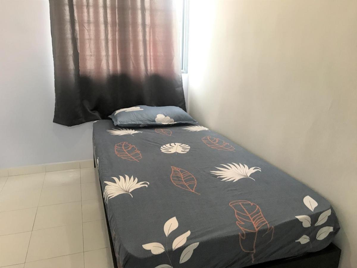 Oyo 90493 Jl Homestay Segamat Exterior foto