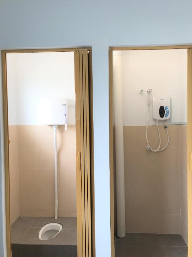 Oyo 90493 Jl Homestay Segamat Exterior foto