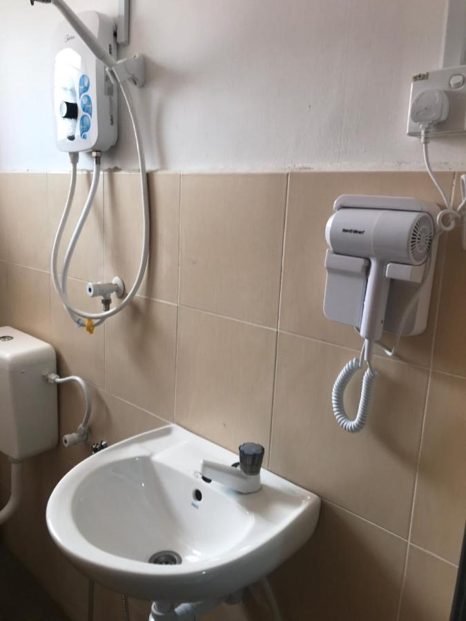 Oyo 90493 Jl Homestay Segamat Exterior foto