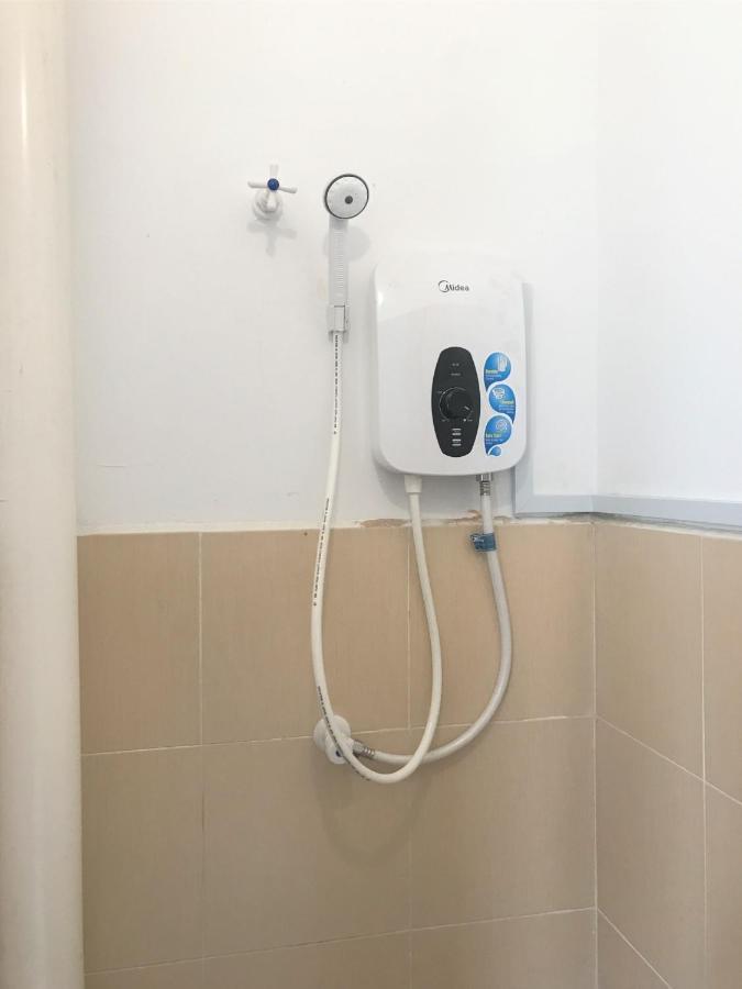 Oyo 90493 Jl Homestay Segamat Exterior foto