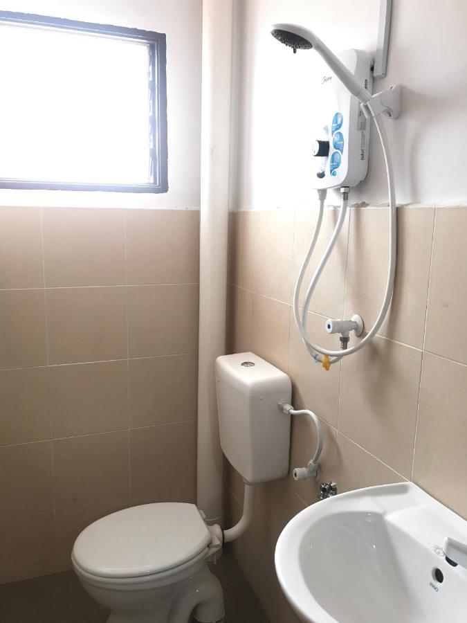 Oyo 90493 Jl Homestay Segamat Exterior foto