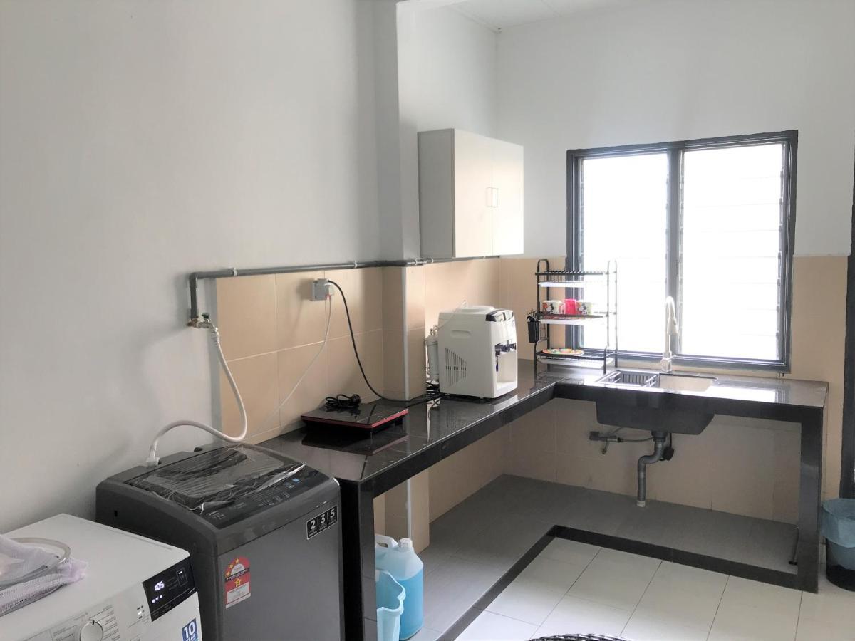 Oyo 90493 Jl Homestay Segamat Exterior foto