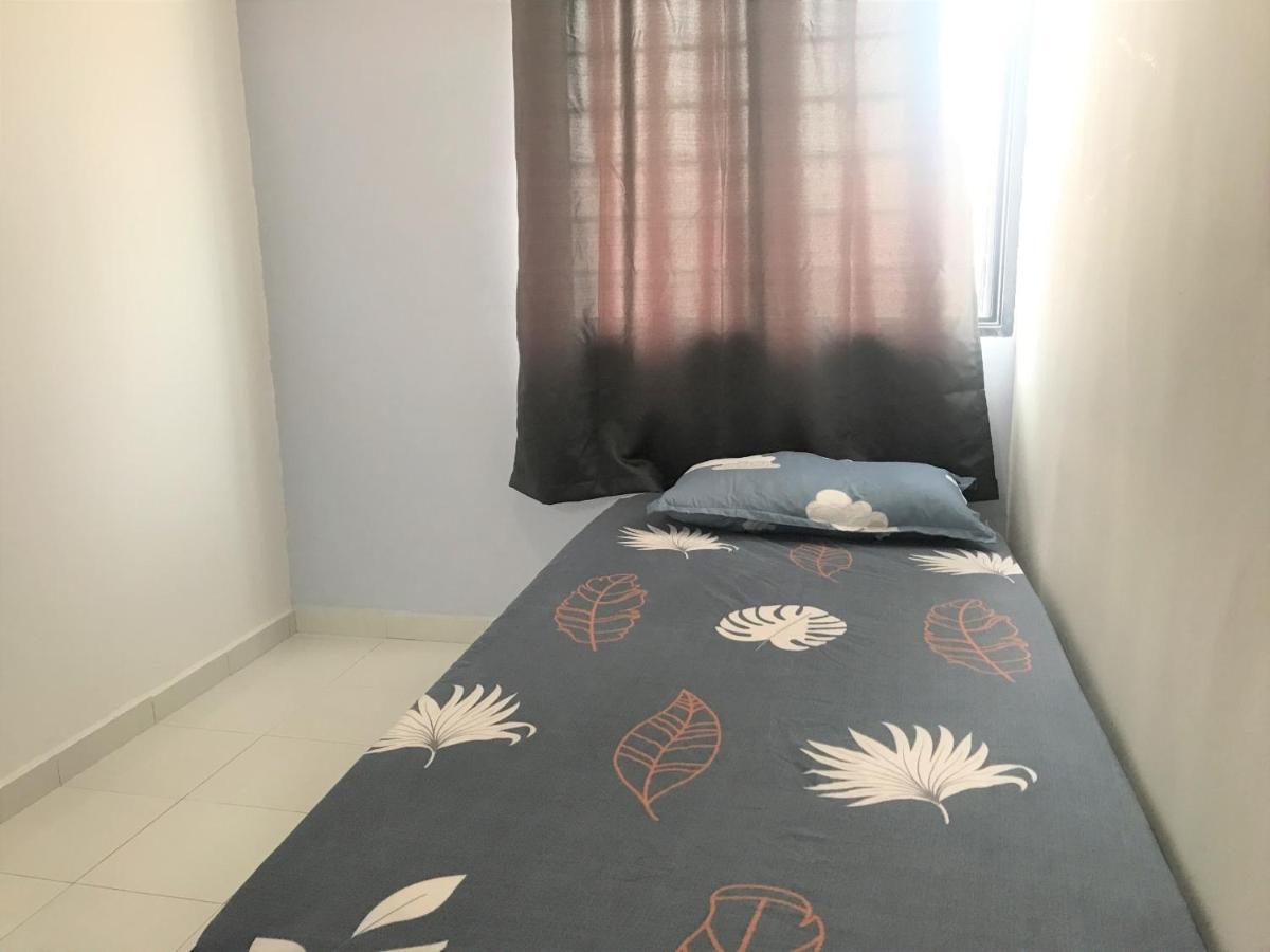 Oyo 90493 Jl Homestay Segamat Exterior foto